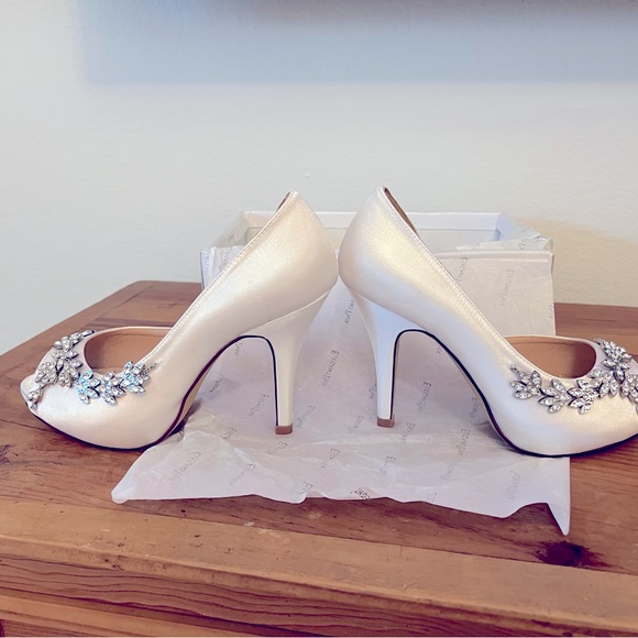 Wedding shoes (size 6) - Picture 3 of 4
